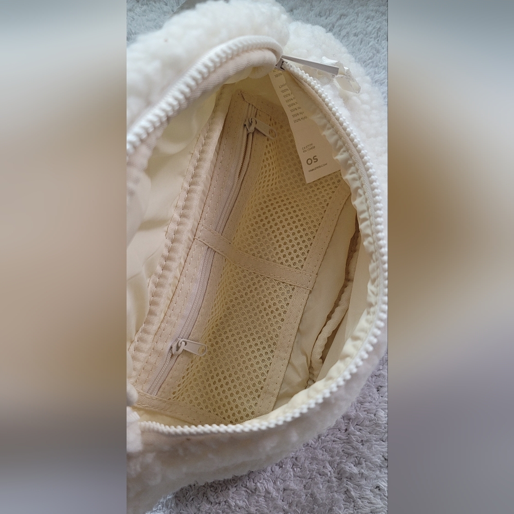Fabletics Belt Bag View 4